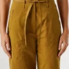 Pantalones rectos con cinturón Pantalones rectos con cinturón