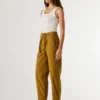 Pantalones rectos con cinturón Pantalones rectos con cinturón