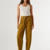 Pantalones rectos con cinturón Pantalones rectos con cinturón