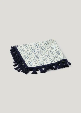 Pañuelo de sarga con borlas