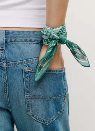 Pañuelo de sarga estampado