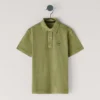 Polo de corte regular teñido en prenda Polo de corte regular teñido en prenda