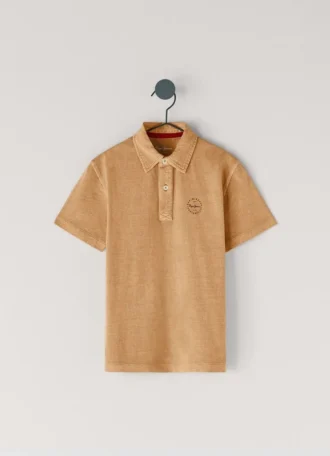 Polo de corte regular teñido en prenda