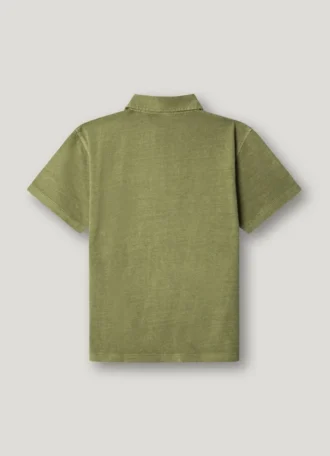 Polo de corte regular teñido en prenda
