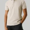 Polo de piqué con estampado en la espalda