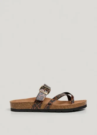 Sandalias con estampado animal y hebilla