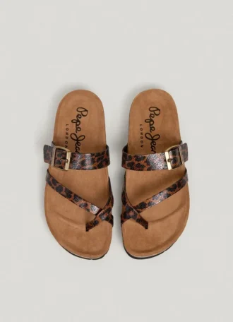 Sandalias con estampado animal y hebilla