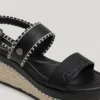 Sandalias de cuña con cierre de hebilla