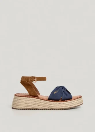 Sandalias de cuña con tiras cruzadas