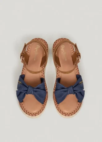 Sandalias de cuña con tiras cruzadas