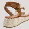 Sandalias de cuña con tiras cruzadas Sandalias de cuña con tiras cruzadas