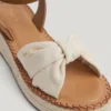 Sandalias de cuña con tiras cruzadas Sandalias de cuña con tiras cruzadas
