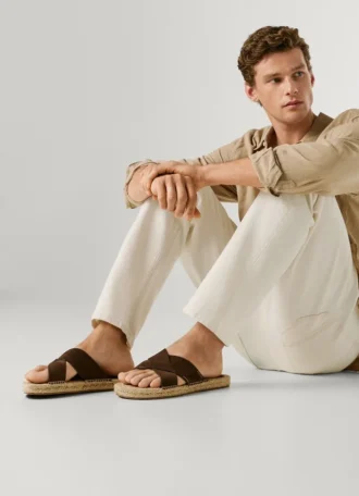 Sandalias planas con tiras cruzadas