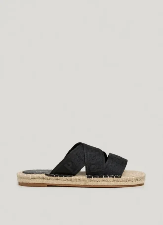Sandalias planas con tiras cruzadas