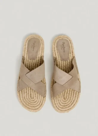 Sandalias planas con tiras cruzadas