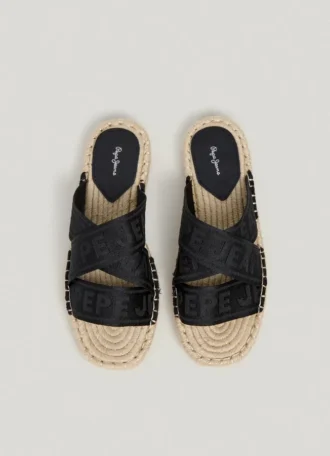 Sandalias planas con tiras cruzadas