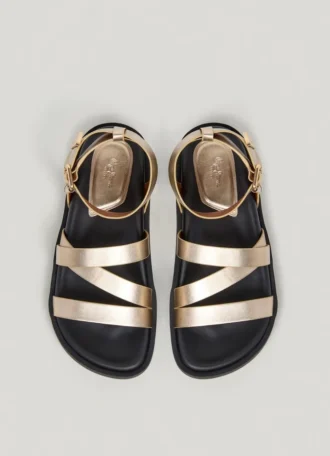 Sandalias planas con tiras cruzadas