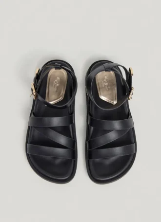 Sandalias planas con tiras cruzadas
