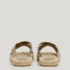Sandalias planas con tiras cruzadas