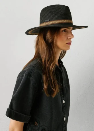 Sombrero de rafia