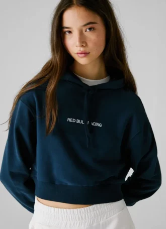 Sudadera con capucha de corte corto