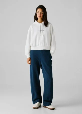 Sudadera con capucha de corte corto