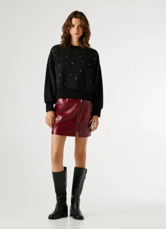 Sudadera de cuello redondo con tachuelas
