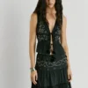 Top con detalles bordados