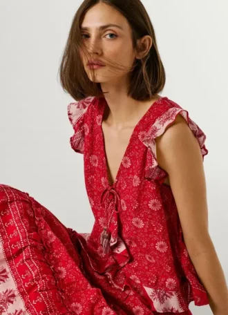 Top con estampado floral y cuello en V