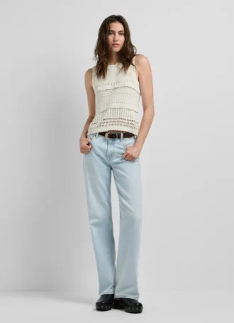 Top de ganchillo con detalles calados
