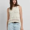 Top de ganchillo con detalles calados Top de ganchillo con detalles calados