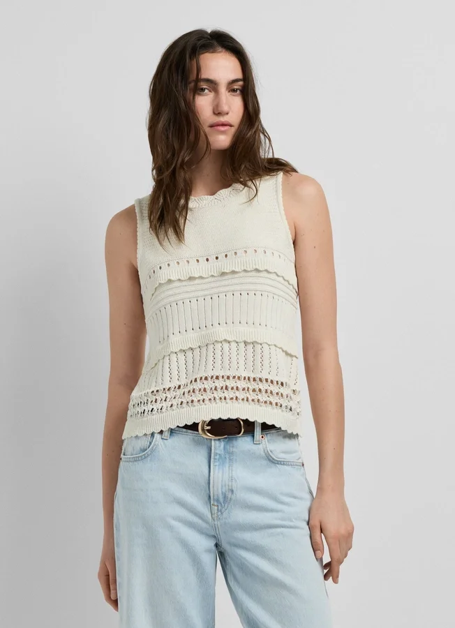 Top de ganchillo con detalles calados Top de ganchillo con detalles calados