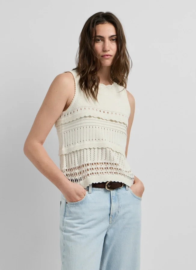 Top de ganchillo con detalles calados Top de ganchillo con detalles calados