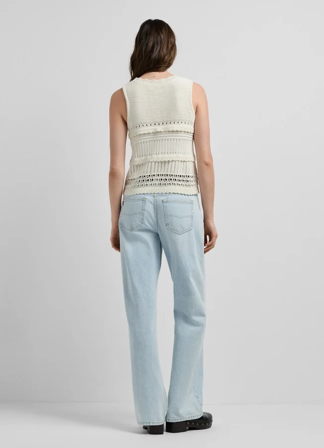 Top de ganchillo con detalles calados Top de ganchillo con detalles calados