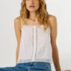 Top de tirantes con detalles calados