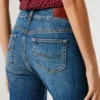 Vaqueros acampanados de talle medio – Venus Vaqueros acampanados de talle medio – Venus