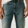 Vaqueros de corte recto y talle medio – Cash