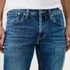 Vaqueros de corte regular y talle medio – Cash Vaqueros de corte regular y talle medio – Cash