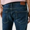 Vaqueros de corte regular y talle medio – Cash Vaqueros de corte regular y talle medio – Cash