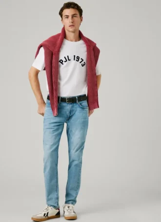 Vaqueros de corte regular y talle medio – Stanley