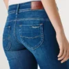 Vaqueros de talle bajo y corte ajustado – Iconic Brooke