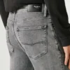 Vaqueros de talle medio y corte ajustado – Hatch Vaqueros de talle medio y corte ajustado – Hatch
