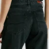 Vaqueros de talle medio y corte ancho – Lina Vaqueros de talle medio y corte ancho – Lina