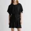 Vestido corto con detalles metalizados Vestido corto con detalles metalizados