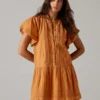 Vestido corto con encaje