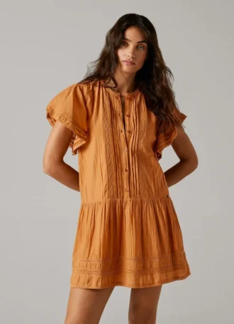 Vestido corto con encaje