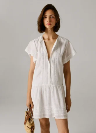 Vestido corto con encaje
