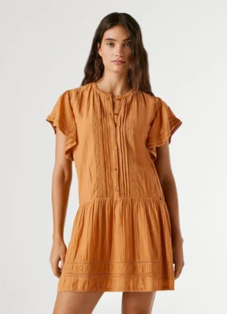Vestido corto con encaje