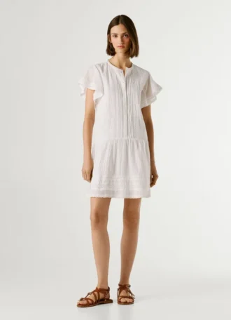 Vestido corto con encaje