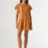 Vestido corto con encaje